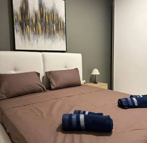 Amadeo Suites